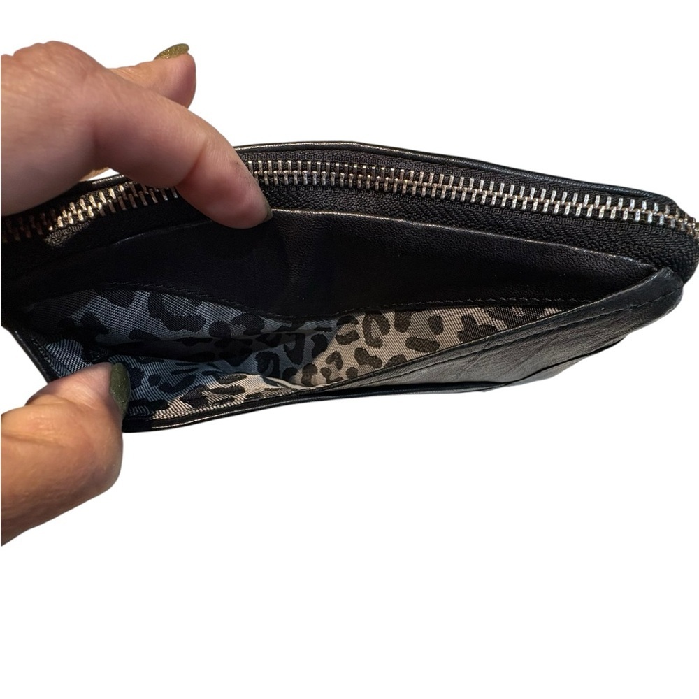 Perlina Black Leather Wristlet Wallet Zip Around Clutch - Picture 3 of 10